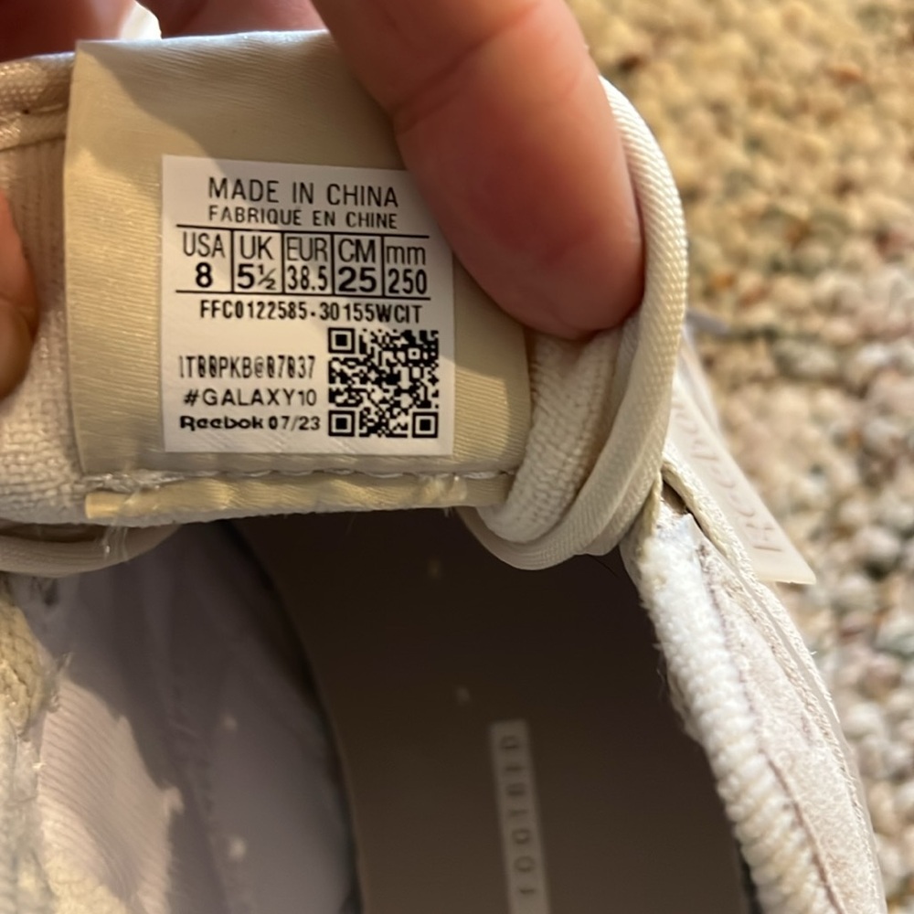 New Reebok shoes - Picture 3 of 4